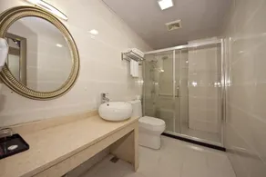 Jingangwan Business Hotel - Image 3