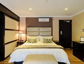 The Executive Suites at 555 - Image 4