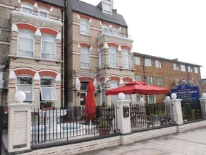 Clapham South Dudley Hotel - Image 5