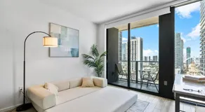 High-Rise Luxury Condo in Downtown Miami with Ocean Views - Image 2