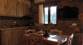"PefkoPetro" Traditional House - Image 5