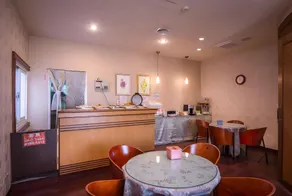 Golden Phoenix Hotel - Image 5
