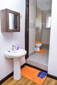 Jacky's Fully Furnished apartments - Image 3
