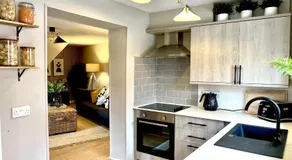 Sleeps 2 -Central Ellesmere -Parking - PetFriendly - Image 3