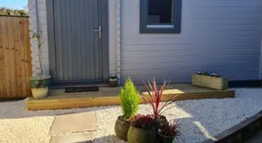 Chalet close to Heathrow T5, Windsor Castle, Legoland, Thorpe Park, with off road parking, free Wifi, private garden, spacious & fully equipped, cozy wood burner & comfy sofa, ideal for exploring London with trains to Waterloo, a beautiful unique retreat - Image 4