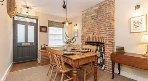Oxfordshire Living - The Bowler Hat Cottage - Woodstock - Image 3