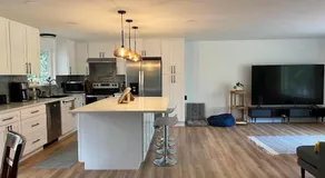 Private Lake House - Image 3