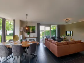 Villa with Lake Views - Image 3