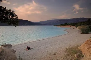 Camping prés des Gorges du Verdon et Du Lac De Ste Croix 04500 Tout Equipé Confort Calme Lavande - Image 5
