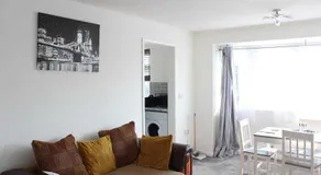 Exquisite and Modern 2 bed Maisonette - Image 2
