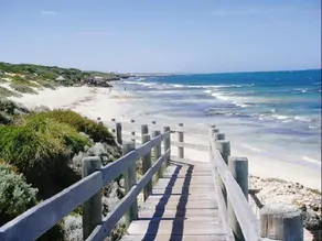 Burns Beach Bed & Shower - Image 4