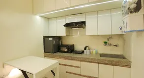 The Urban Nest Stylish Studio Near Airport & Metro - Image 3