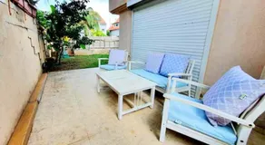 Spacious and Peaceful 2BD with Mamad, Garden & Parking - Image 4