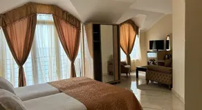 Hotel Lazuri - Image 2