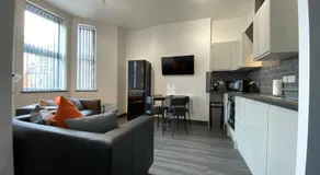 StayCrewe Apartments - Image 3