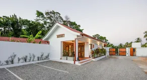 Bali Style Boutique Hotel - Image 5
