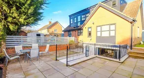Spa Lodge - Stunning 3Bed Oasis, Driveway Parking, Garden - Image 5