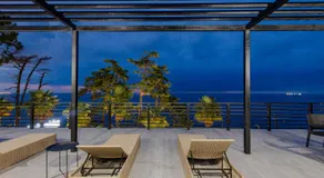 House at the Sea - Image 3