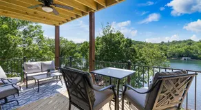 Lakeshore Getaway - Image 5