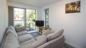 Zebra Serviced Apartments@Calloway House - Image 2