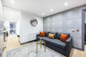Hammersmith 3BR Home Heathrow Direct Sleeps 8 - Image 4