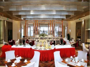 Glarun Jinling Hotel - Image 3