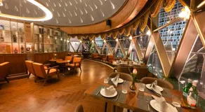 SAVHE Hotel on the Bund Nanjing Road Pedestrian Street - Image 5