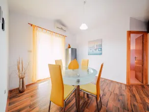 Charming 2-Bed Apartment - Image 4