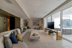 Lux 4BR penthouse w/ pvt pool in palm Jumeirah! - Image 2
