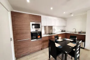 2 Bed Lovely home close to City Center & Rail Station - Image 3