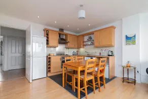 Wonderful 1BR Flat with Balcony - Hackney Downs - Image 3