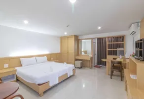 Collection O Siam Privi Hotel - Image 2
