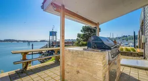 Family-Friendly Waterfront Studio with High-Speed WiFi Marina View & Kitchenette - Image 5