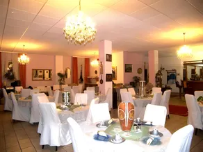 Hotel Attaché - Image 4