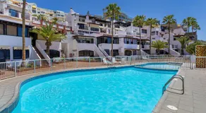 Modern Sea View Apartment with Pool & Terrace - Image 2