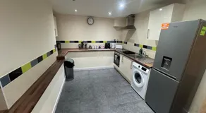 A cozy and spacious apartment - Image 4
