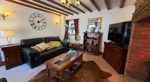 Cosy Peak District Barn Conversion nr Alton Towers - Image 2