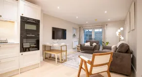 Brand New Modern 2-Bed Dog-Friendly Apartment in Broadway High Street - Sleeps 6 - Image 2