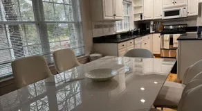 Serene waterfront getaway - Image 3
