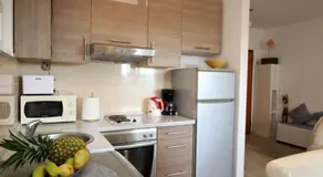 Apartment Oasis with free parking on premises - Image 5