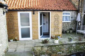Manor Farm Bed & Breakfast - Image 2