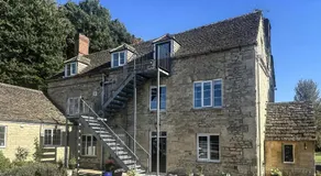 2-Bedroom Cotswolds Chic, Cosy & Tranquil Retreat, Norcote Loft, Sleeps 3, With Private Parking SPRING SPECIAL OFFER! - by Blue Puffin Stays - Image 4