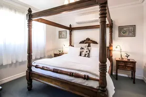 Romantic Keepers Cottage -Spa and Gorgeous Garden - Image 2