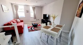 Modern Maisonette 2 Bedrooms Newly Renovated - Image 2