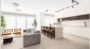 Luxury 4BR l Panoramic Sea-View Balcony l Mamad - Image 5