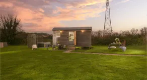 Nori's Nest, Croft Hooper - Hot Tub - Free WiFi & Parking - Fire Pit - Image 4