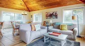Elegant home with stunning ocean views & dog friendly - Image 5