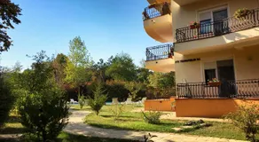 Club Topaz Apartments - Image 4