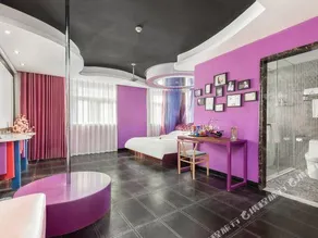Soho Theme Hotel - Image 2