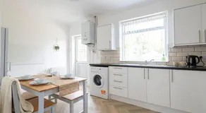 Spacious & Bright 3 Bedroom House in St Helens - Image 3